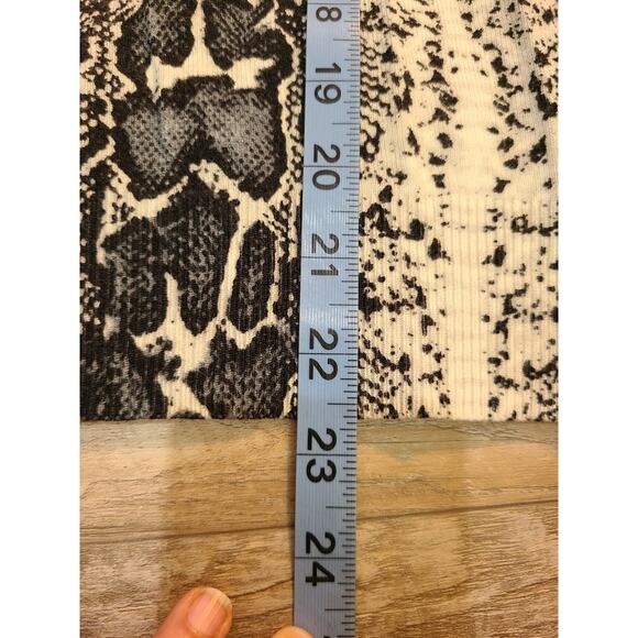 Cyrus medium women's snake print thin knit sweater - Picture 8 of 9